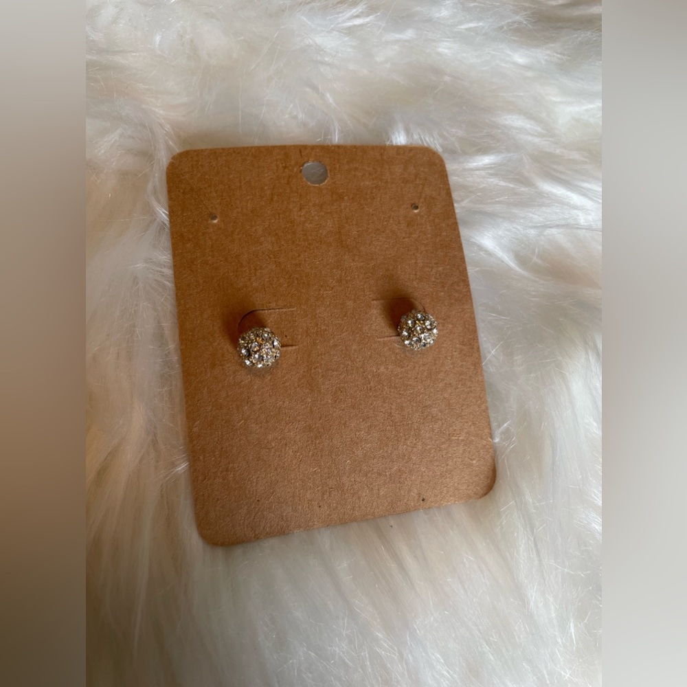 STUD EARRINGS - Picture 2 of 3